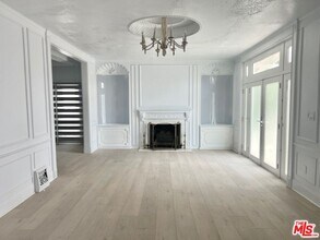 123 S Hobart Blvd in Los Angeles, CA - Building Photo - Building Photo