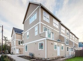 8812 N Edison St, Unit 8812 A N Edison in Portland, OR - Building Photo