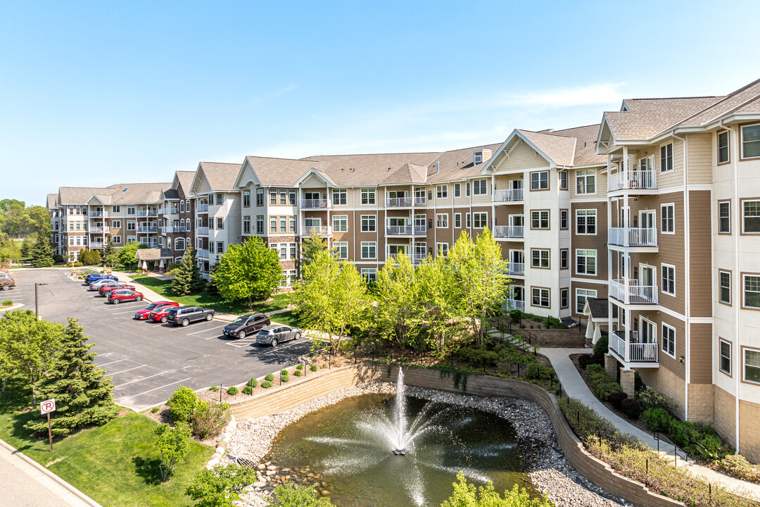 Applewood Pointe Senior Building in Roseville, MN - Building Photo