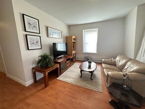 76 Providence St, Unit FL 3 in Providence, RI - Building Photo - Building Photo