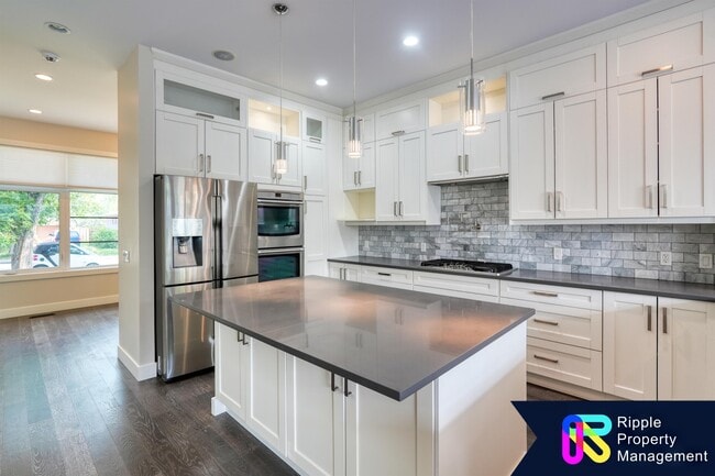 11 Hendon Dr in Calgary, AB - Building Photo - Building Photo