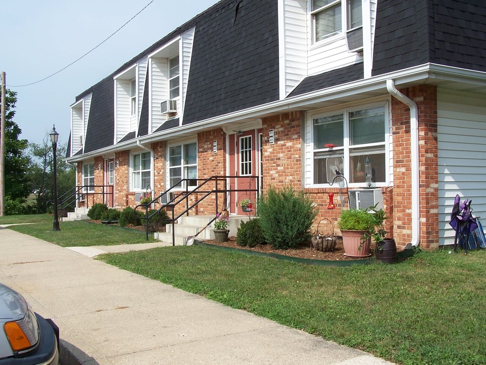 Effingham Village Apartments in Effingham, IL - Building Photo