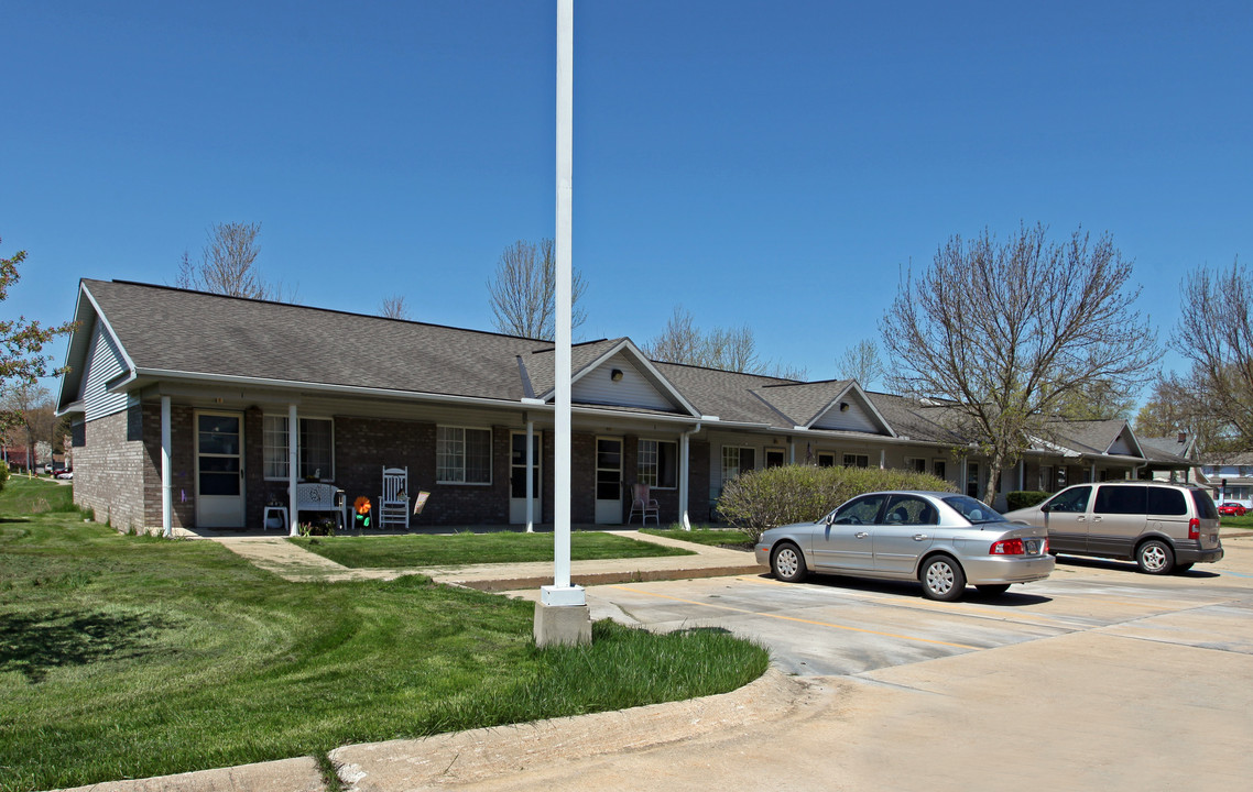 Courtyard Apartments in Geneva, OH - Building Photo