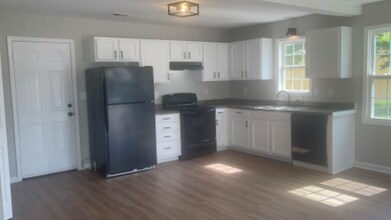 3223 Summit Ave in Greensboro, NC - Building Photo - Building Photo