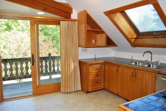 1568 Camels Hump Rd, Unit Chalet Apt in Waterbury, VT - Building Photo - Building Photo
