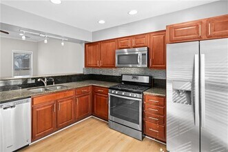 410 Wedgewood Way in Atlanta, GA - Building Photo - Building Photo