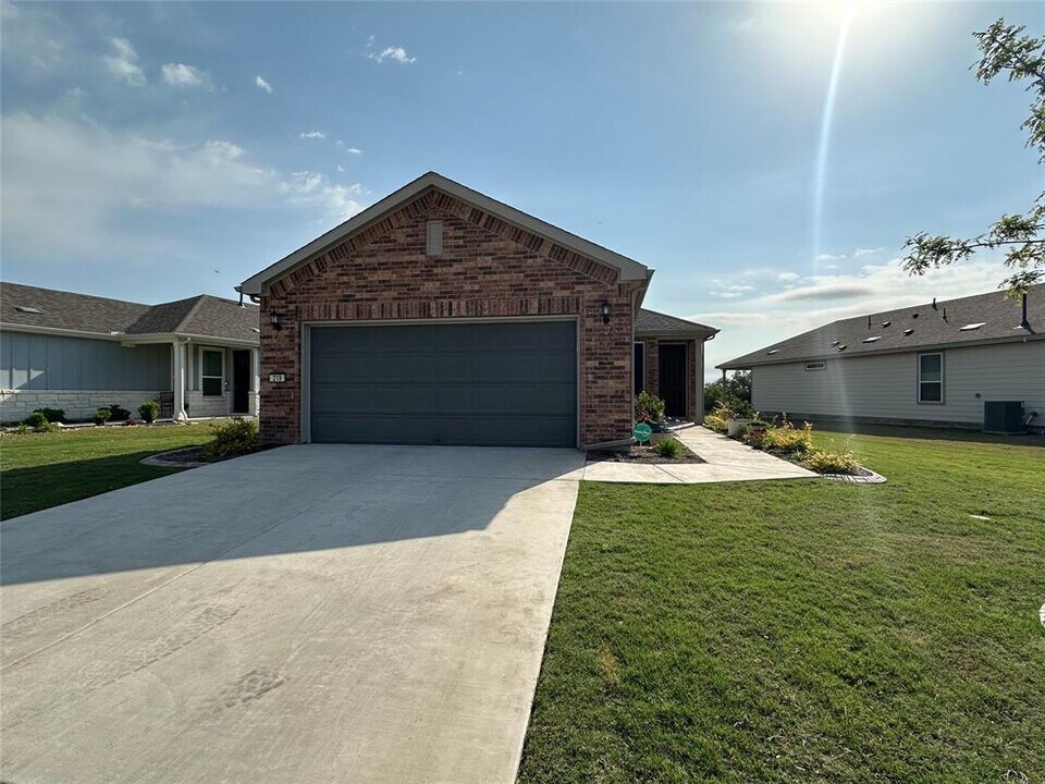219 Coachsmith St in Georgetown, TX - Building Photo