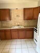 1224 Florida Ave, Unit Apt a 1224 in Akron, OH - Building Photo