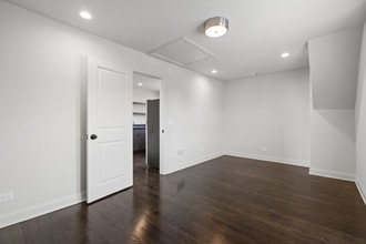 3124 N California Ave, Unit 2F in Chicago, IL - Building Photo - Building Photo