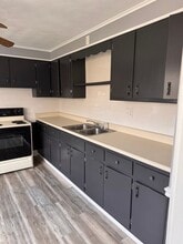 402 Kenneth Ave in New Castle, PA - Building Photo - Building Photo