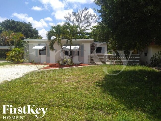 property at 1917 SW 28th Way