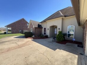 3020 Twin Lakes in Zachary, LA - Building Photo - Building Photo