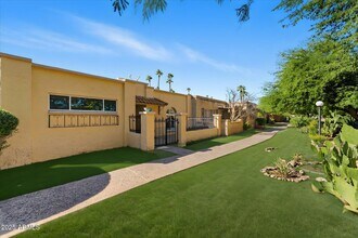 516 N Hobson Plaza in Mesa, AZ - Building Photo - Building Photo