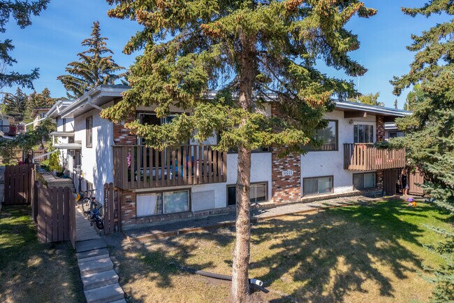 11211 6 St SW in Calgary, AB - Building Photo - Primary Photo