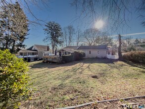 124 Wyndover Ln in Stamford, CT - Building Photo - Building Photo