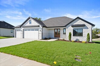 5201 Buttercup Dr in Columbia, MO - Building Photo - Building Photo