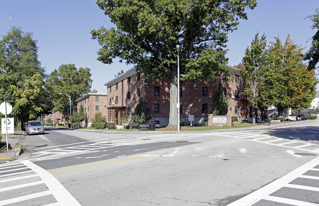 Lakeside Apartments in Worcester, MA - Foto de edificio