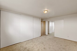 5625 15th Ave NE, Unit 208 in Seattle, WA - Foto de edificio - Building Photo