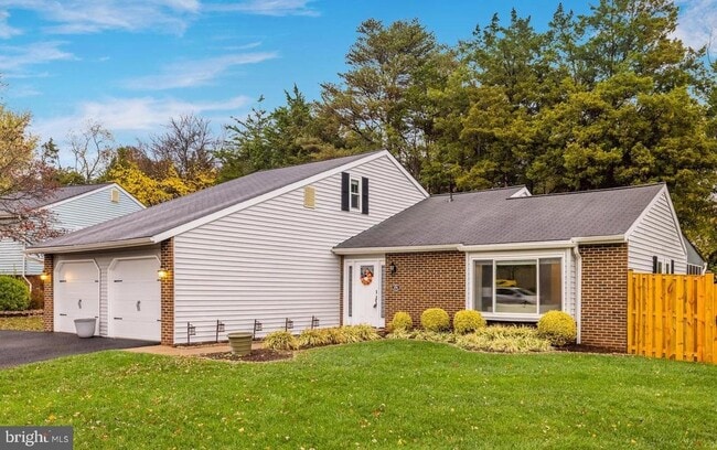236 E Juniper Ave in Sterling, VA - Building Photo - Building Photo