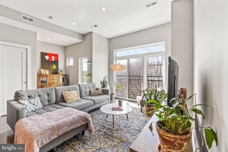 3821 14th St NW, Unit PH 8 in Washington, DC - Building Photo - Building Photo