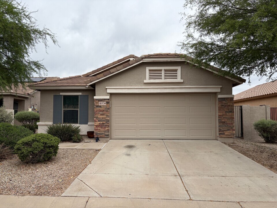 18338 El Buho Pequeno in Gold Canyon, AZ - Building Photo