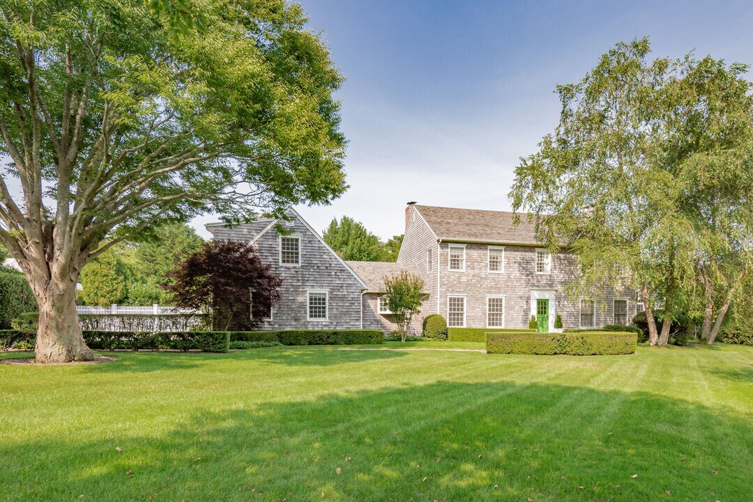 15 Pondview Ln in East Hampton, NY - Building Photo