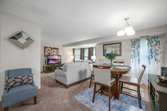 6292 Louisiana Ct N, Unit C in Brooklyn Park, MN - Foto de edificio - Building Photo
