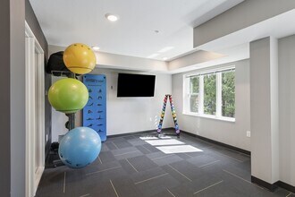 Callisto Commons in Fridley, MN - Foto de edificio - Building Photo