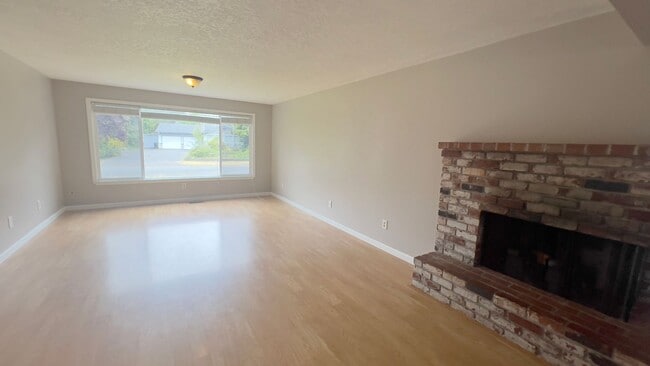 91692 Smith Lake Rd in Warrenton, OR - Building Photo - Building Photo