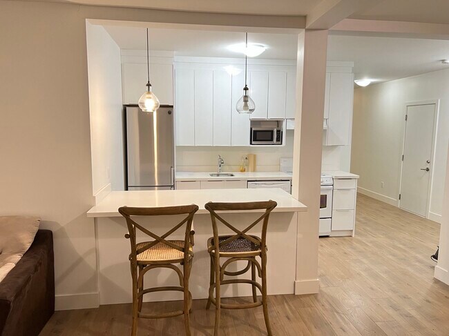 13250 16 Av in Surrey, BC - Building Photo - Building Photo