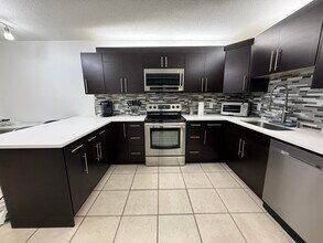 2410 24th Ln in Palm Beach Gardens, FL - Building Photo - Building Photo