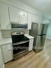 7640 Corley Dr in North Charleston, SC - Building Photo - Building Photo