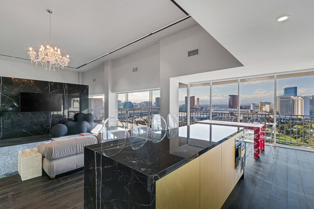 3111 Bel Air Dr, Unit 1 in Las Vegas, NV - Building Photo