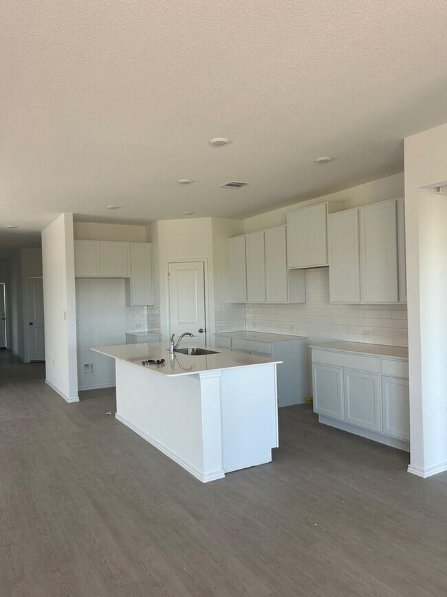 108 Imola St in Hutto, TX - Building Photo - Building Photo