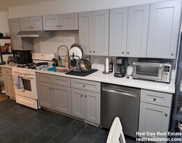 24 Lawn St, Unit 3 in Boston, MA - Building Photo