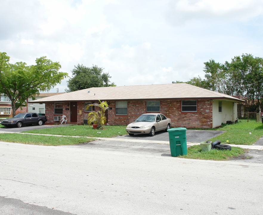 5417 NW 18th Ct in Fort Lauderdale, FL - Building Photo