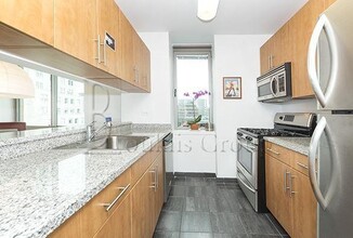 2 Platt St in New York, NY - Building Photo - Building Photo