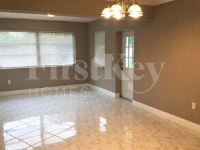 401 SW 68th Blvd in Pembroke Pines, FL - Foto de edificio - Building Photo