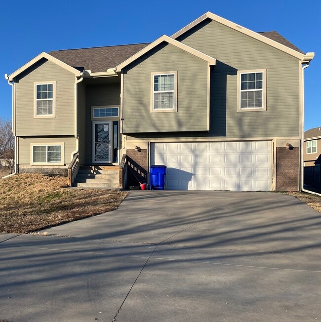 property at 3112 Oakwood Dr