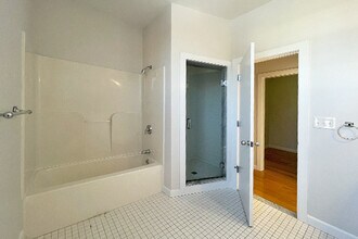 13 Barton Sq, Unit 2 in Salem, MA - Building Photo - Building Photo