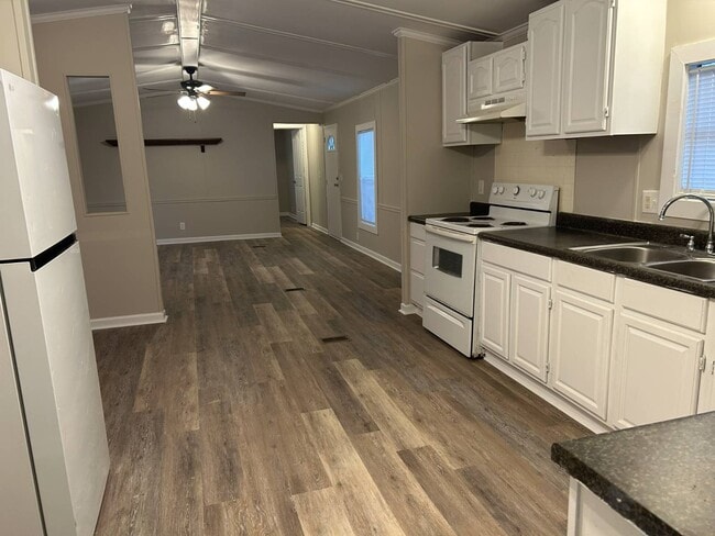 51 White Oak Village in Rainbow City, AL - Building Photo - Building Photo