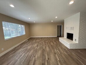 884 Modesto Ave in South Lake Tahoe, CA - Building Photo - Building Photo