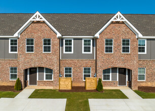 Legends Townhomes in Opelika, AL - Foto de edificio - Building Photo