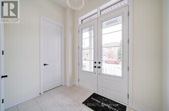 19 Kane Crescent in Aurora, ON - Building Photo - Building Photo