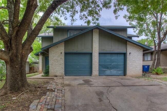 2414 Burleson Ct in Austin, TX - Building Photo - Building Photo