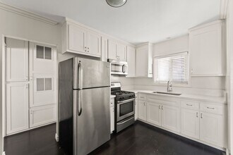 4104 E 7th St, Unit Unit 2 in Long Beach, CA - Foto de edificio - Building Photo