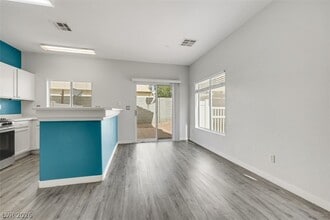 2576 Lazy Saddle Dr in Henderson, NV - Building Photo - Building Photo