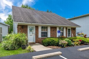 Parkside at Maple Canyon in Columbus, OH - Building Photo