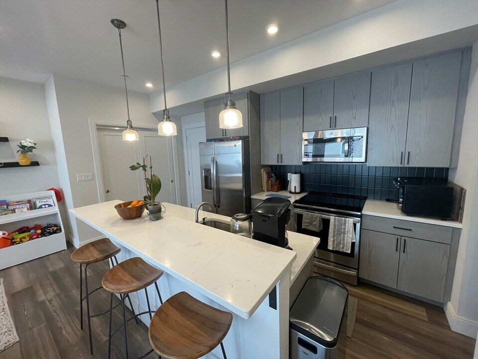 429 Cherry St in Newton, MA - Building Photo