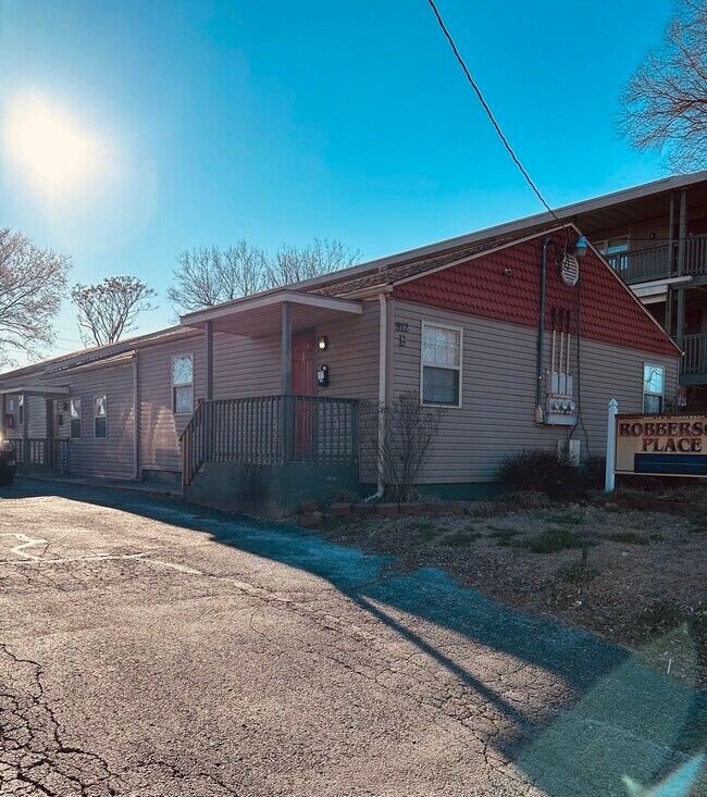 912 S Robberson Ave Apartments and Nearby Springfield Apartments For